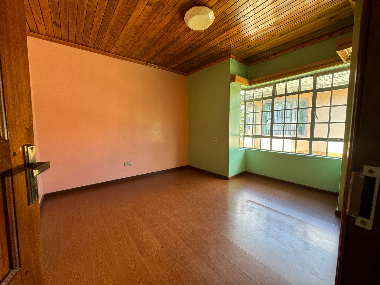 WhatsApp Image 2025-03-27 at 10.01.46 (1)