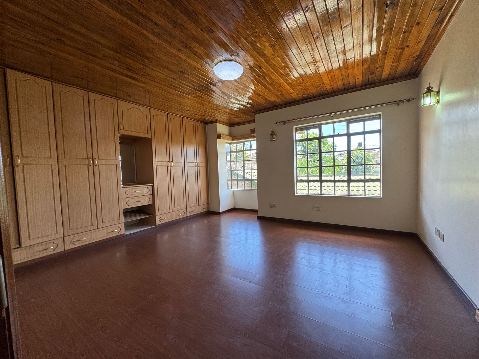 WhatsApp Image 2025-03-27 at 10.01.46 (2)